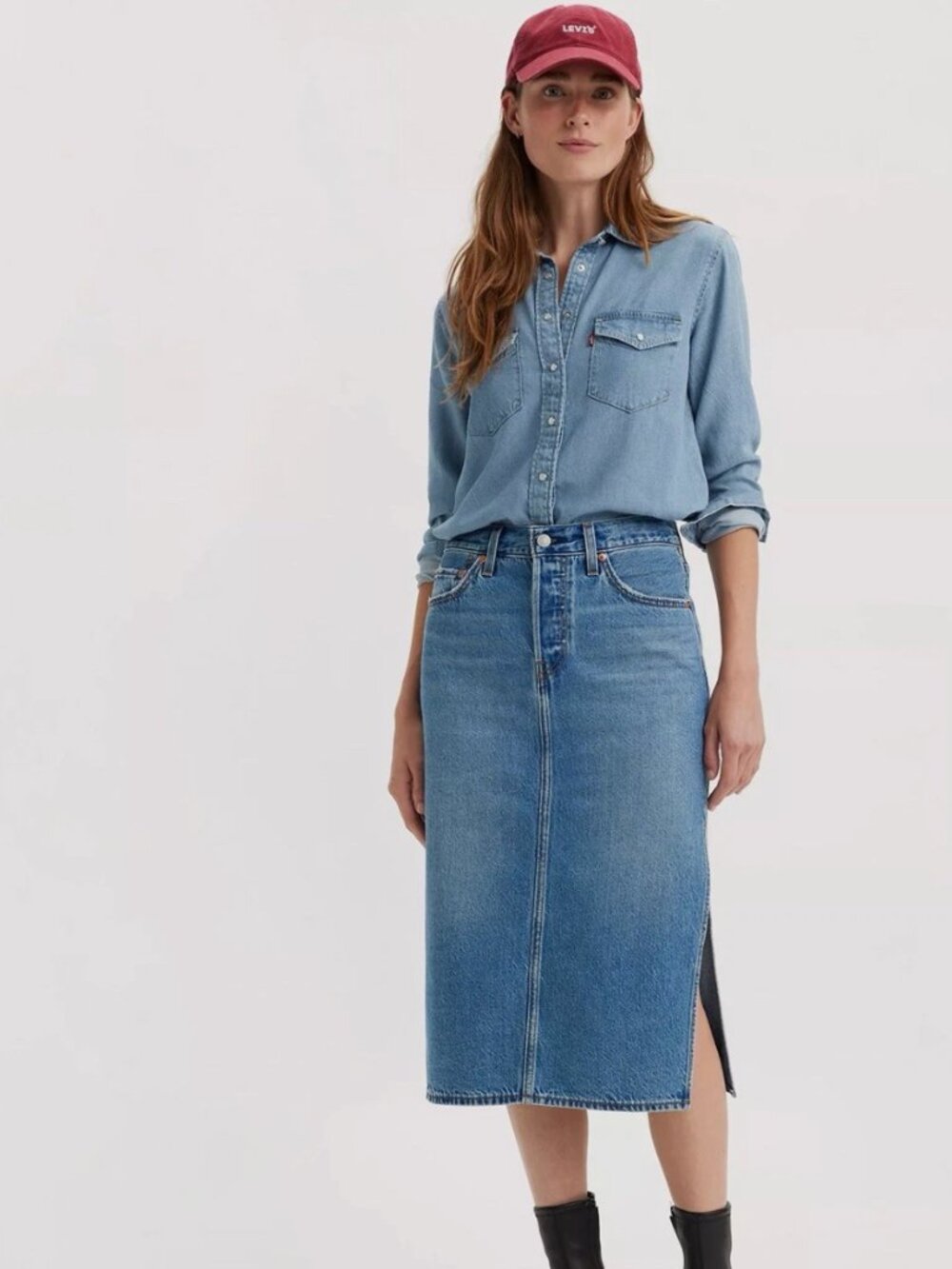 NWT. Levi’s Side Slit Midi Denim Skirt Women’s Medium Wash A47110004 SZ-31